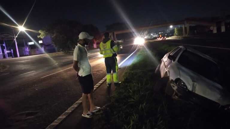 Motorista admite consumo de álcool depois de carro sair da pista na SP-304, em Americana motorista-admite-consumo-de-alcool-apos-carro-sair-da-pista-na-sp-304,-em-americana