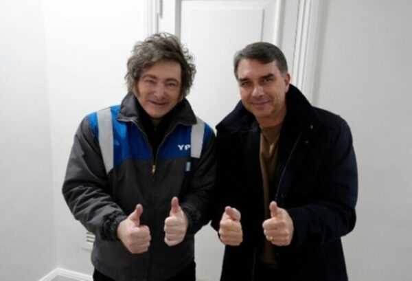 Milei se reúne com Flávio Bolsonaro na Argentina: “Vem aí a maré azul” milei-se-reune-com-flavio-bolsonaro-na-argentina:-“vem-ai-a-mare-azul”