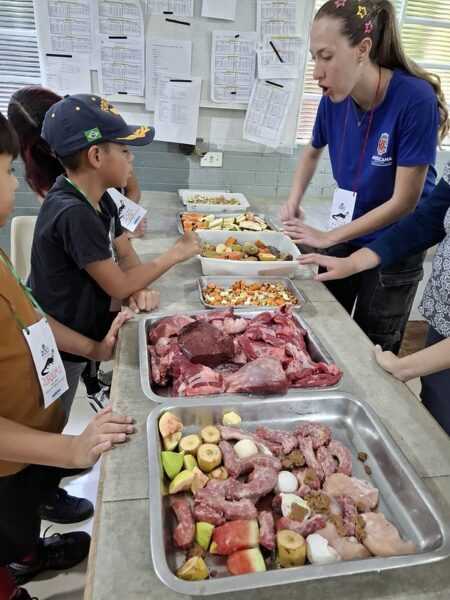 Primeiro dia do curso “Feras de Férias no Zoo” reúne crianças em atividades de educação ambiental primeiro-dia-do-curso-“feras-de-ferias-no-zoo”-reune-criancas-em-atividades-de-educacao-ambiental