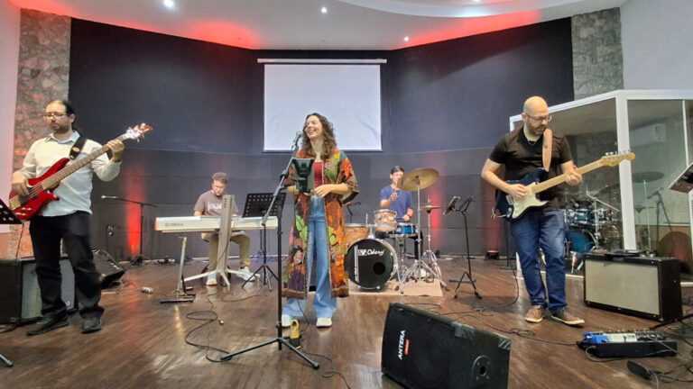 espetaculo-homenageia-gal-costa-e-gilberto-gil-com-releituras-ineditas-em-campinas-e-americana