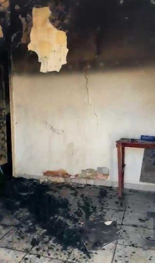Moradora ateia fogo em colchão depois de desentendimento e incêndio atinge casa em Americana moradora-ateia-fogo-em-colchao-apos-desentendimento-e-incendio-atinge-residencia-em-americana