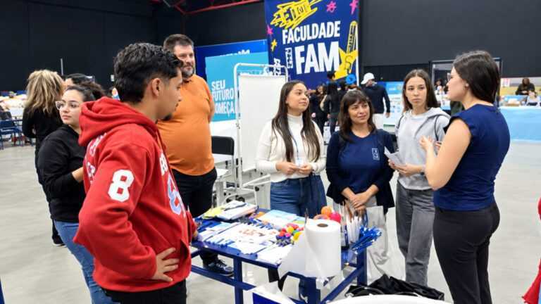 ‘busao-do-reitor’-apresenta-estrutura-da-fam-a-estudantes-em-americana