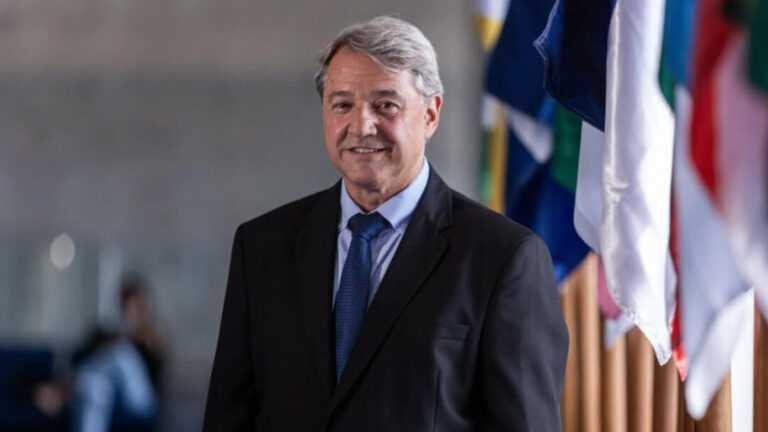 Antes de qualquer cargo, somos gente. E gente administra o lugar onde vive antes-de-qualquer-cargo,-somos-gente.-e-gente-cuida-do-lugar-onde-vive