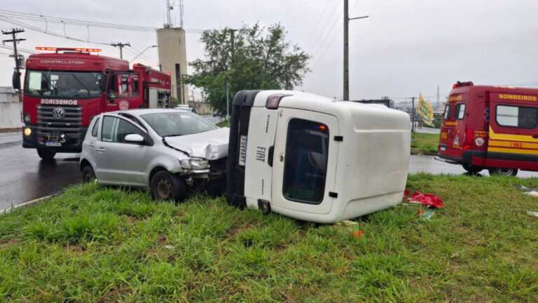 Motorista fica apreendido nas ferragens depois de grave colisão na Vila Dainese, em Americana motorista-fica-preso-nas-ferragens-apos-grave-colisao-na-vila-dainese,-em-americana